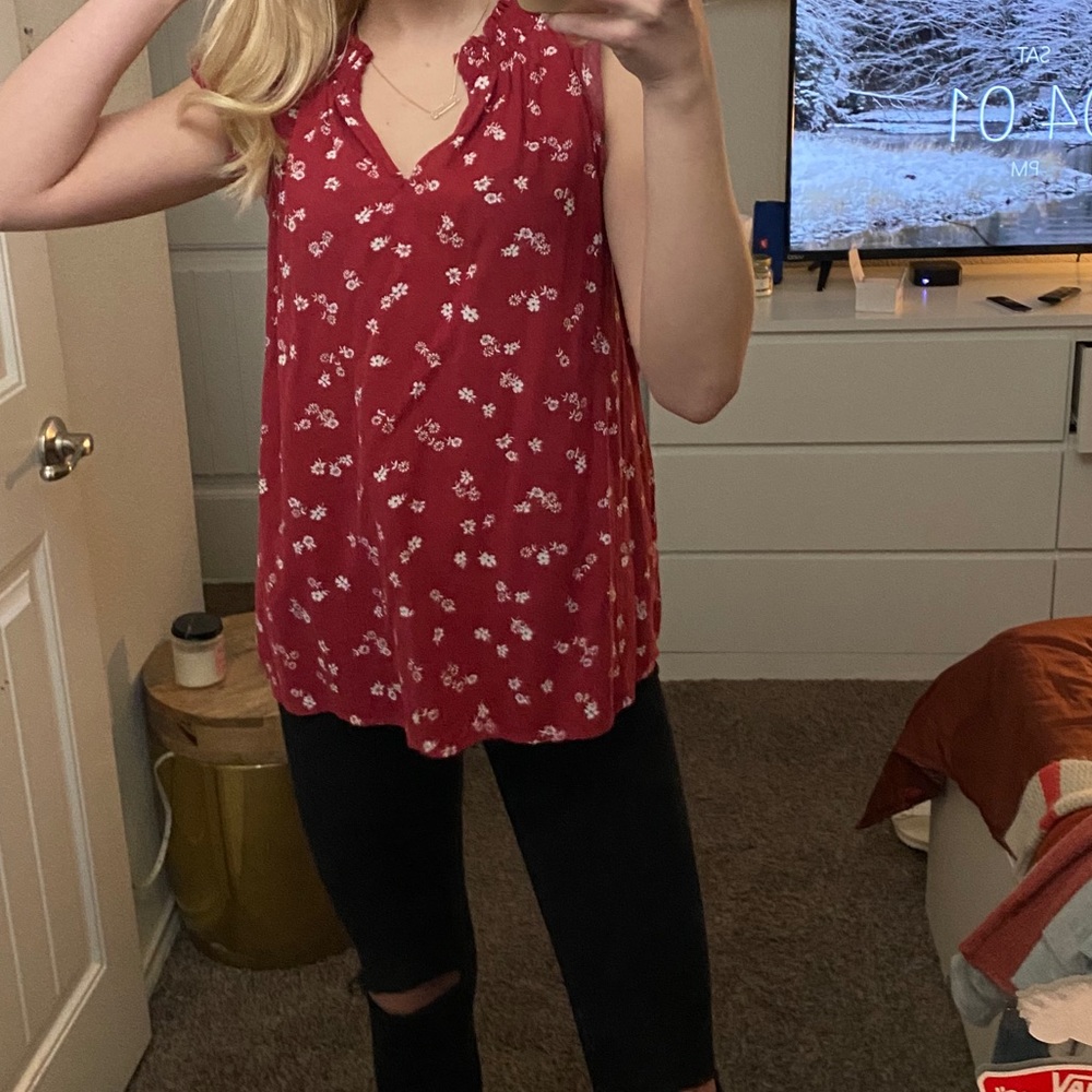 V-neck flowy shirt